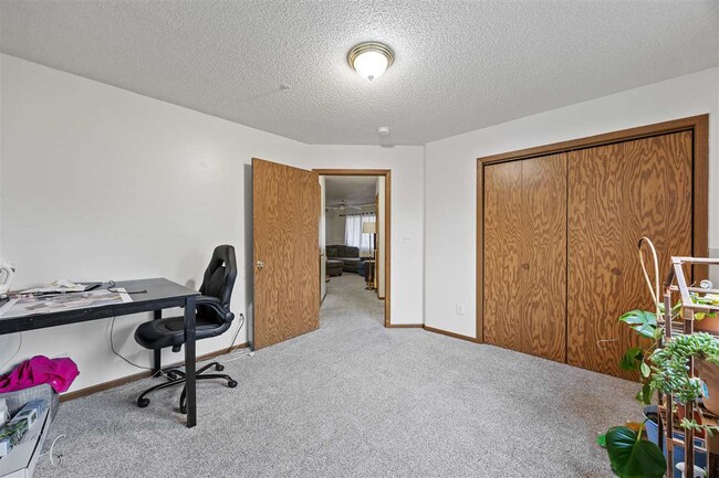 Building Photo - 2432 Rushmore Dr