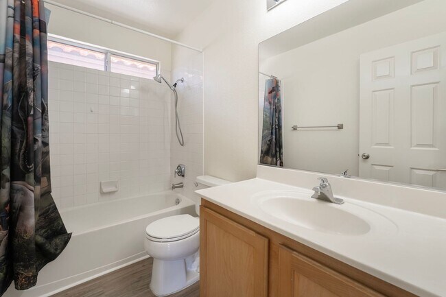 Building Photo - Beautiful Home in a Corner Lot!