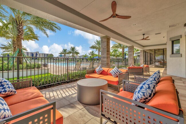 Building Photo - 4651 Pinehurst Trl E