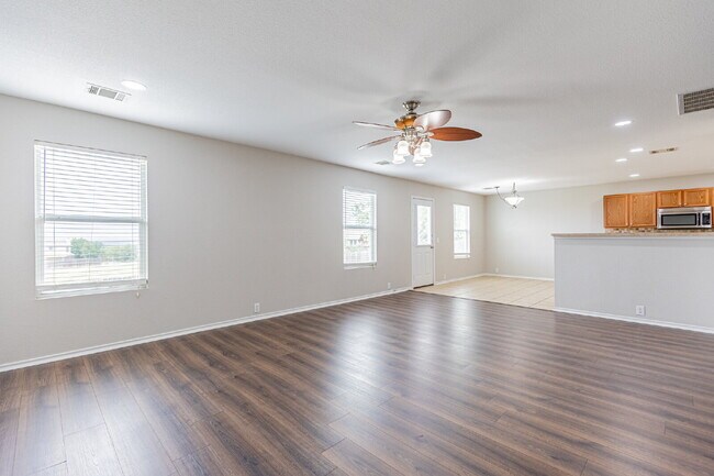 Building Photo - 6117 Tamaron