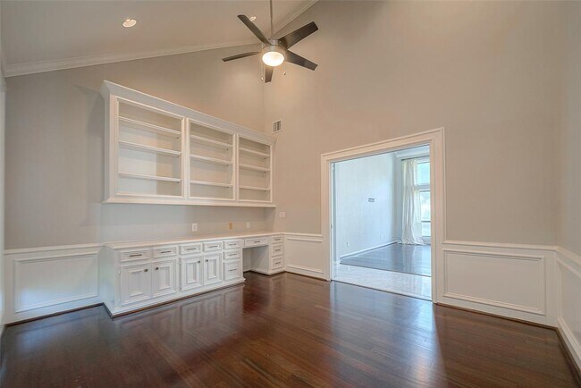 Building Photo - 15714 Sylvan Lake Dr