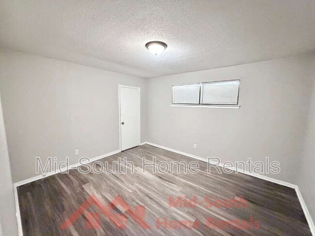 Building Photo - 4077 Forest View Dr