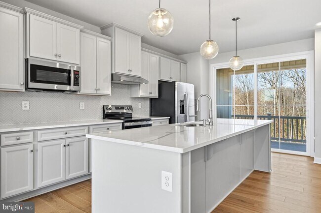 Building Photo - 9399 Edenderry Dr