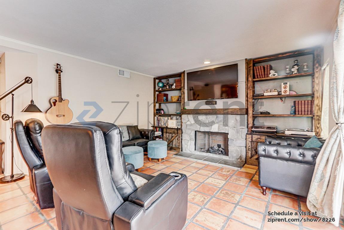 Building Photo - 40050 Spinning Wheel Dr