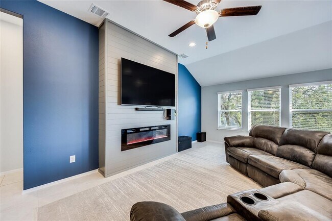 Building Photo - 21302 Santa Rosa Ave