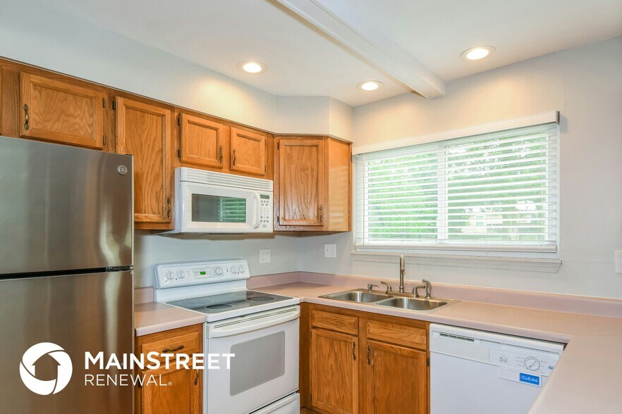 Building Photo - 2416 Angela Dr