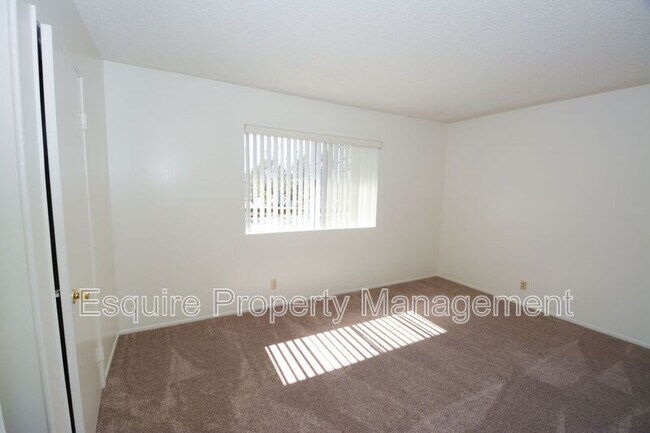 Building Photo - 1202 Portola Rd