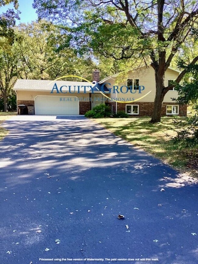 Building Photo - 4 Bedroom, 2 Bath Single Family Home