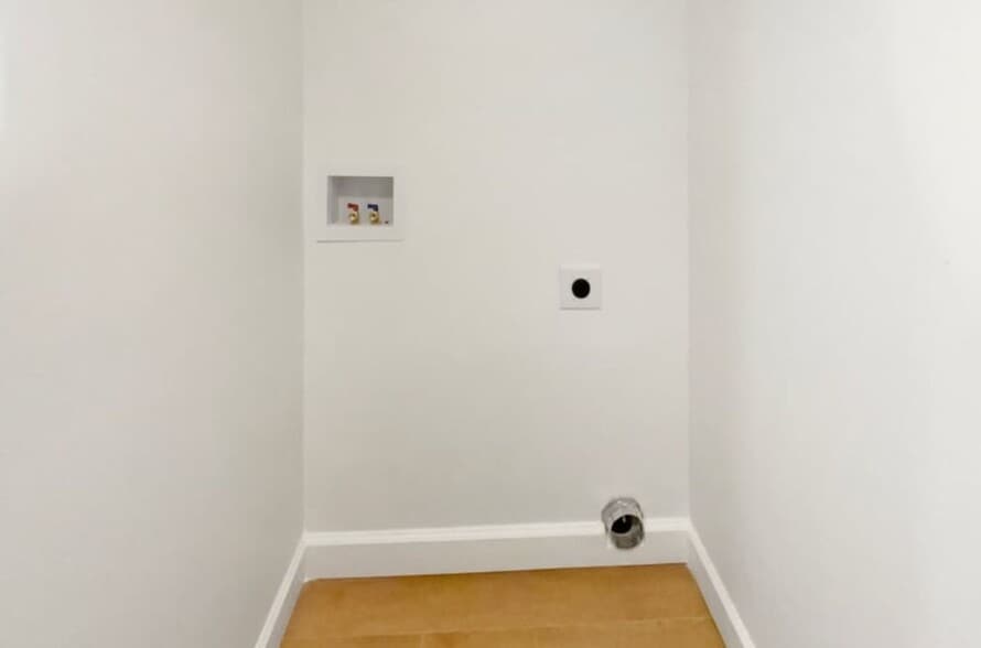 Building Photo - 213 Gatewood Dr