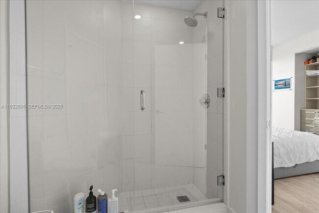 Building Photo - 501 NE 31st St