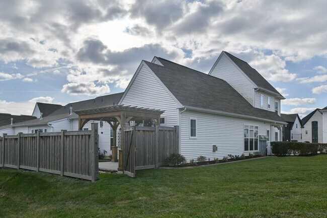Building Photo - Beautiful Townhome in Arcona Community