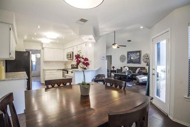 Building Photo - 449 Phillips Dr