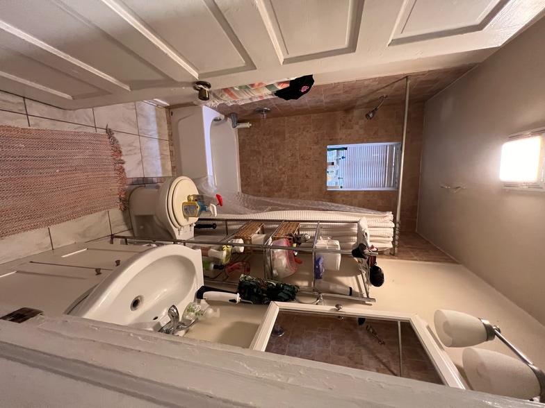 Building Photo - 3009 Ellwood Ave