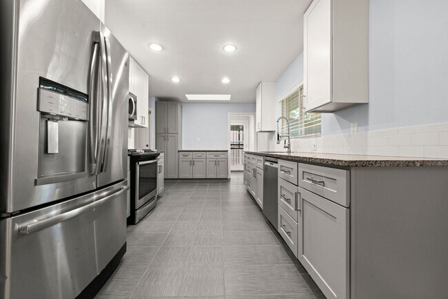 Building Photo - Available NOW! 4 Bedroom 3 Bath Beautiful ...