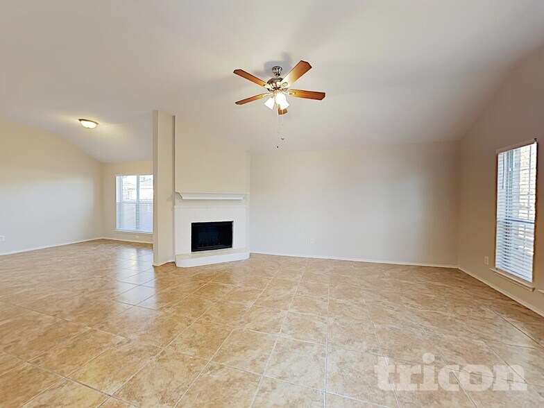 Building Photo - 413 Rustic Grove Ln