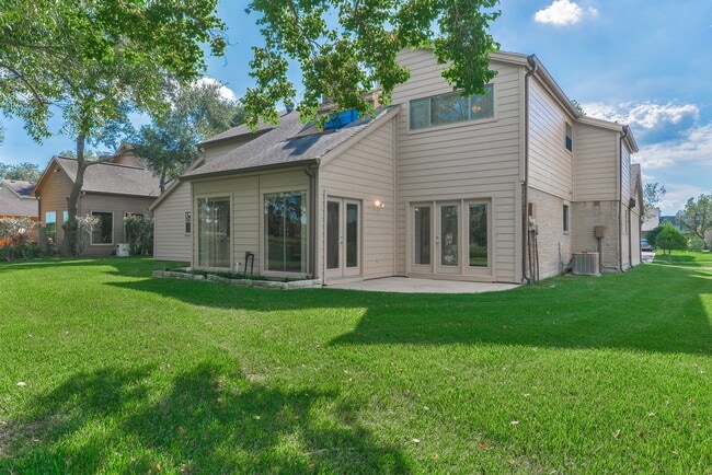 Building Photo - 15175 Diana Ln