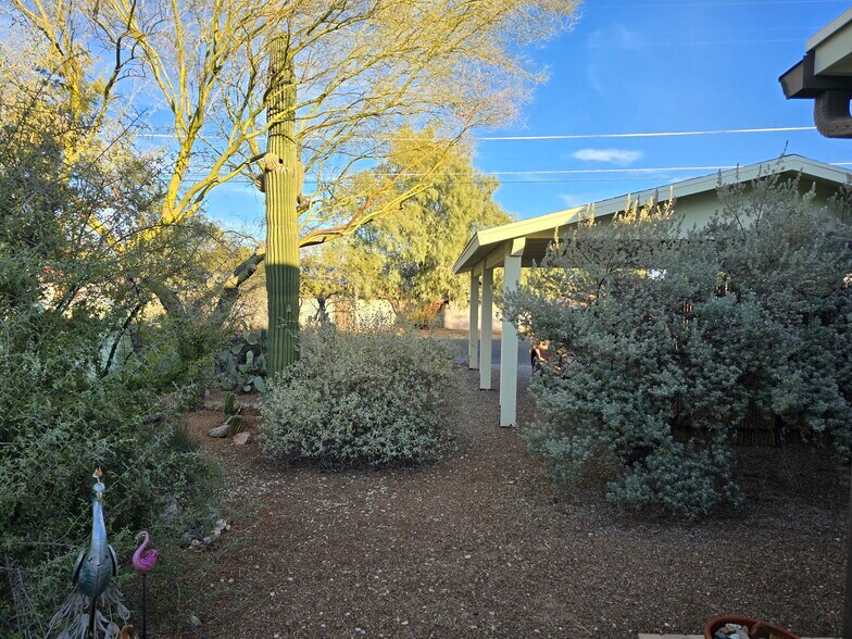 Building Photo - 619 N Jerrie Ave