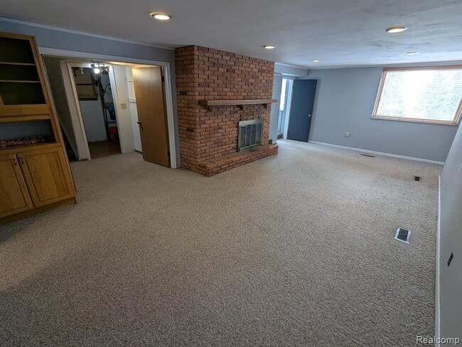 Building Photo - 5155 Greenview Dr