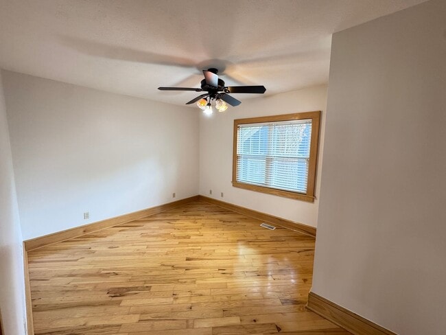 Building Photo - 413 Briarwood Ave SE