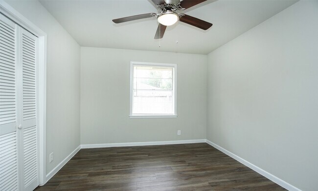 Building Photo - 9205 Vicksburg Ave