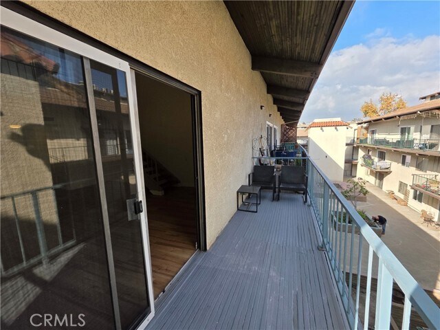 Building Photo - 5460 White Oak Ave