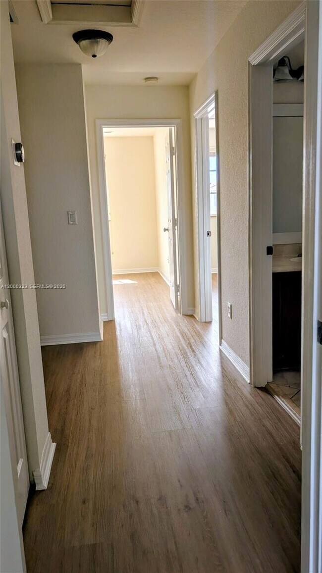 Building Photo - 5910 Royal Way