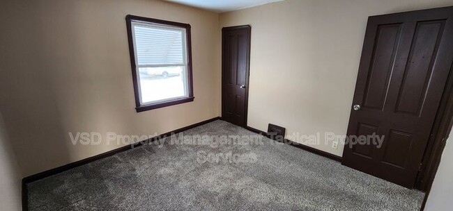 Building Photo - 5120 Clement Ave