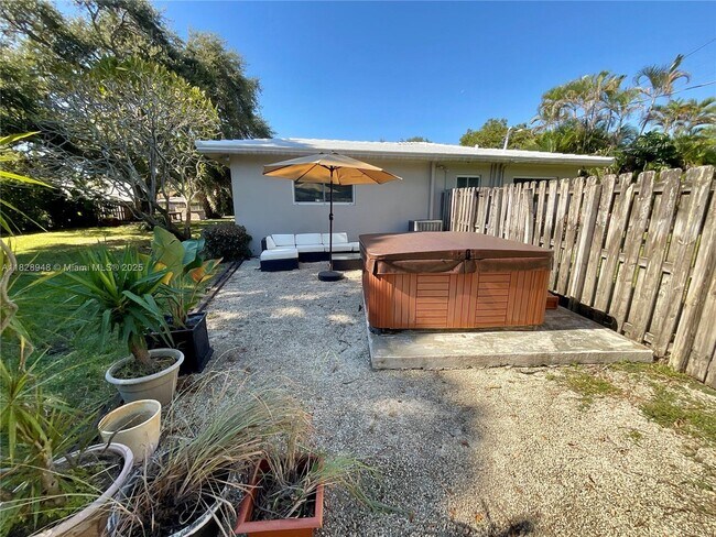 Building Photo - 4520 SW 24th Ave