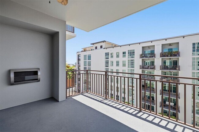 Building Photo - 1227 E Madison St