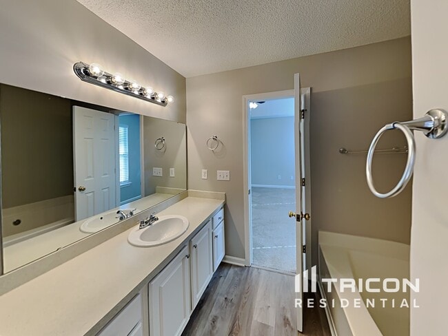Building Photo - 216 Turtle Creek Dr