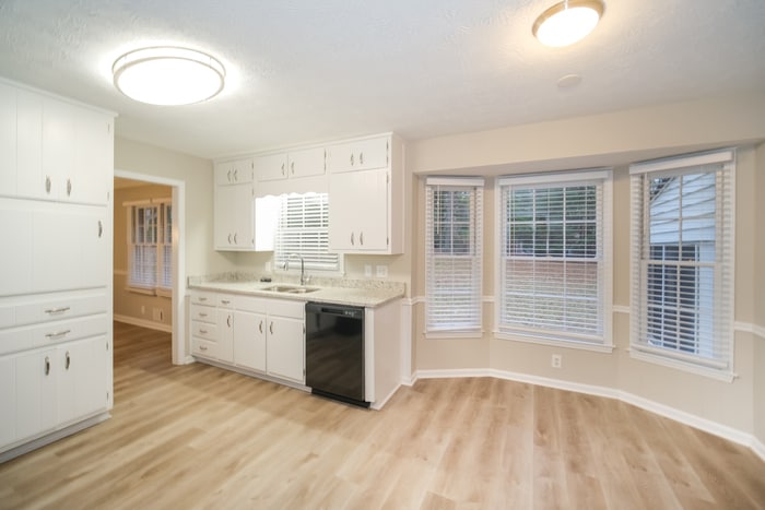 Building Photo - 2531 Country Club Dr SE