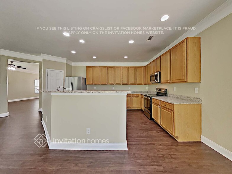 Building Photo - 233 Ranlo Ave