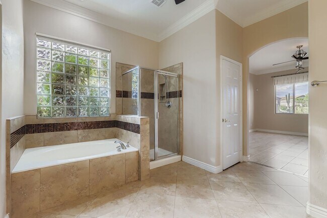 Building Photo - Beautiful, Secluded 3 bedroom home on golf...