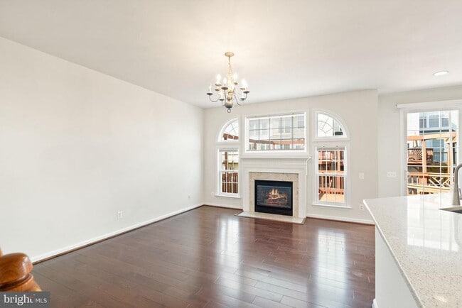 Building Photo - 7056 Courtyard Way