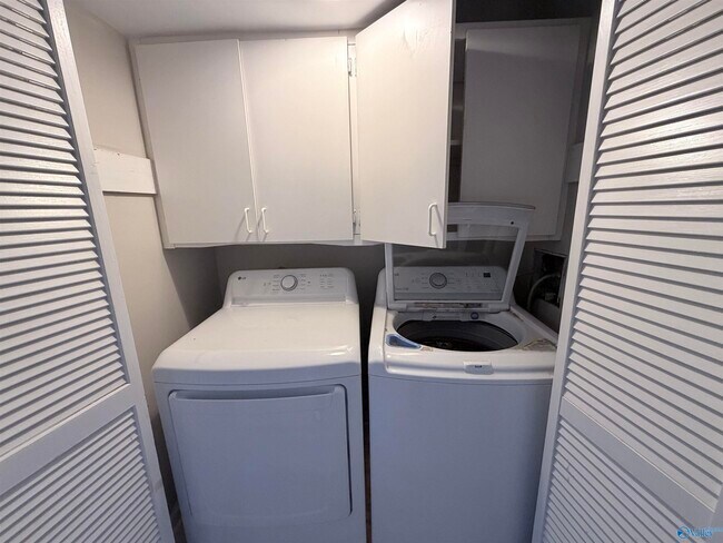 Building Photo - 8711 Edgehill Dr SE