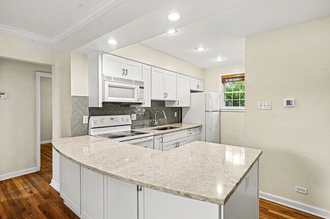 Building Photo - Charming Montclair Patio Home | 2 Bed | Private Yard
