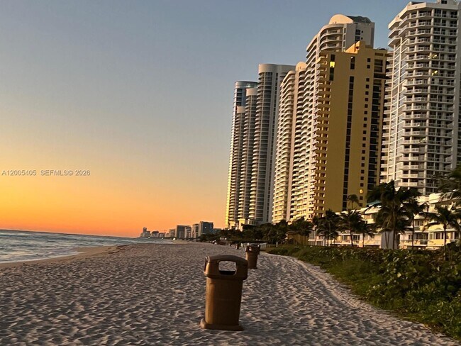 Building Photo - 16500 Collins Ave