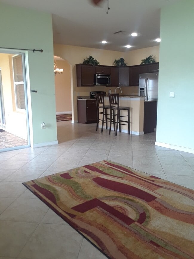 Building Photo - Spacious 4-Bedroom Home in Poinciana!