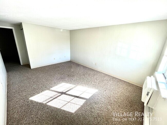 Building Photo - 605 Country Club Rd