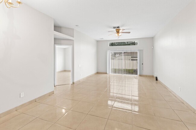 Building Photo - 10250 Hunters Haven Blvd