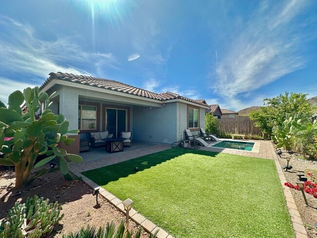 Building Photo - 16492 W Caldwell St