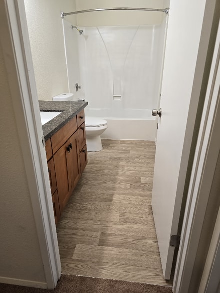 Building Photo - 409 E 34th St