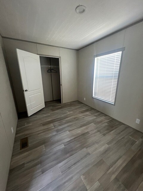 Building Photo - 29 Lakeview Dr