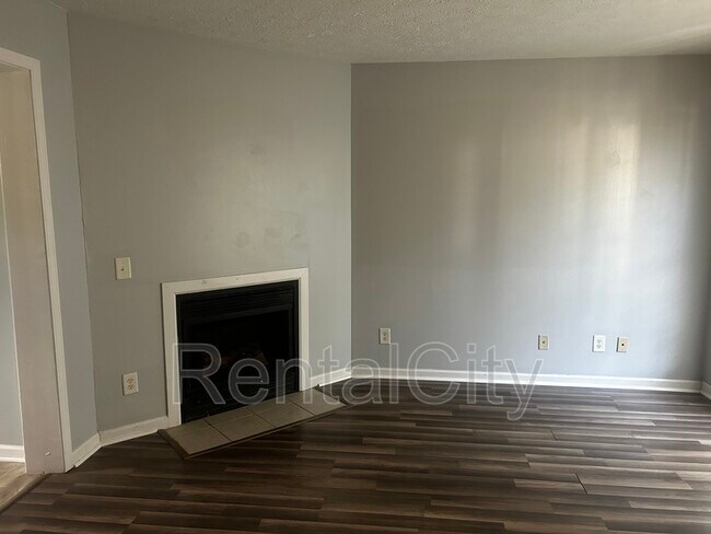 Building Photo - 179 Cloverdale St