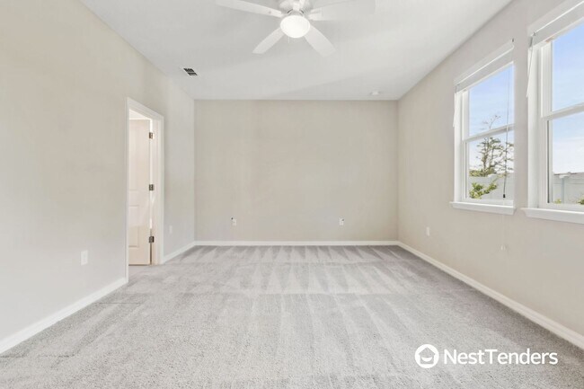 Building Photo - Stunning Northside Home!