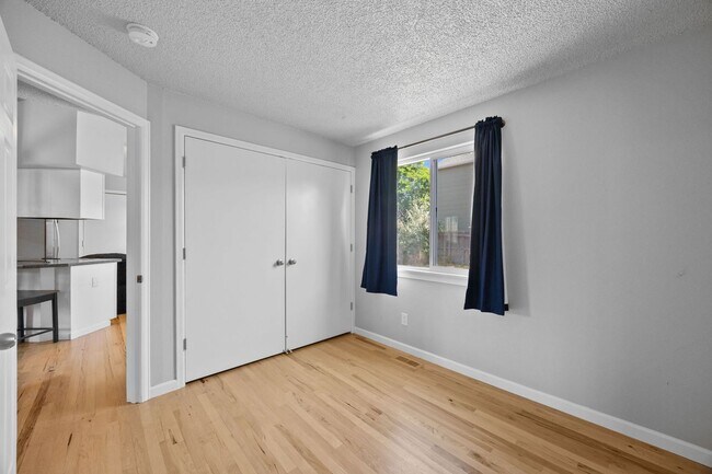 Building Photo - 2 Bed/1 Bath Close to Buckley Space Force