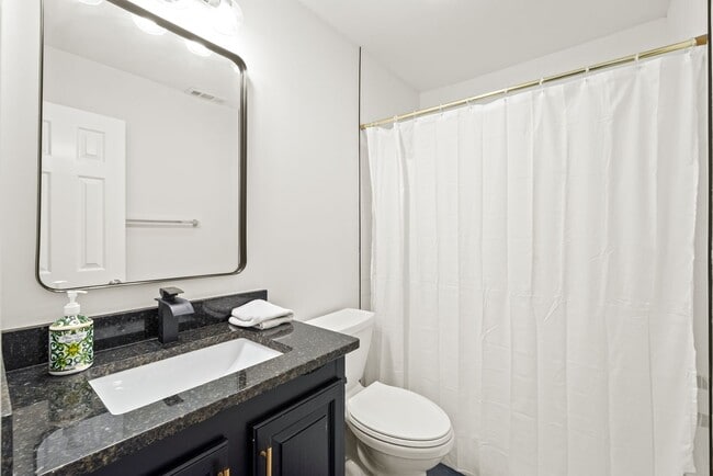 Building Photo - Newly Remodeled Townhome in Fourth Ward – ...