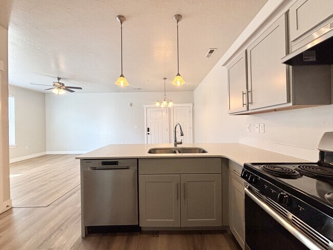 Building Photo - 13084 S Tortola Dr