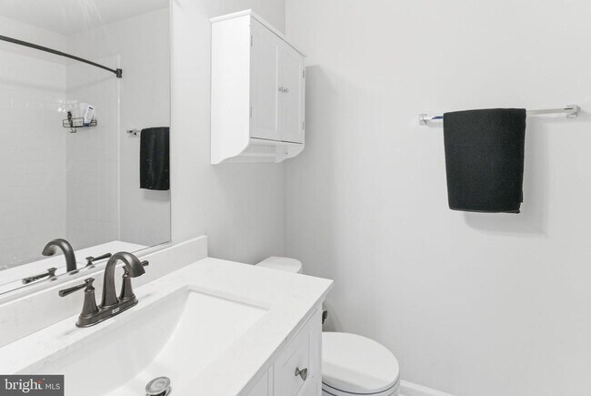 Building Photo - 66 National St