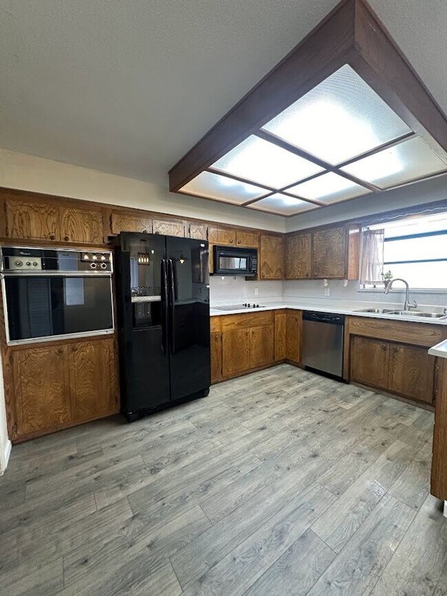 Building Photo - A place to Call Home in Westwood Manor!